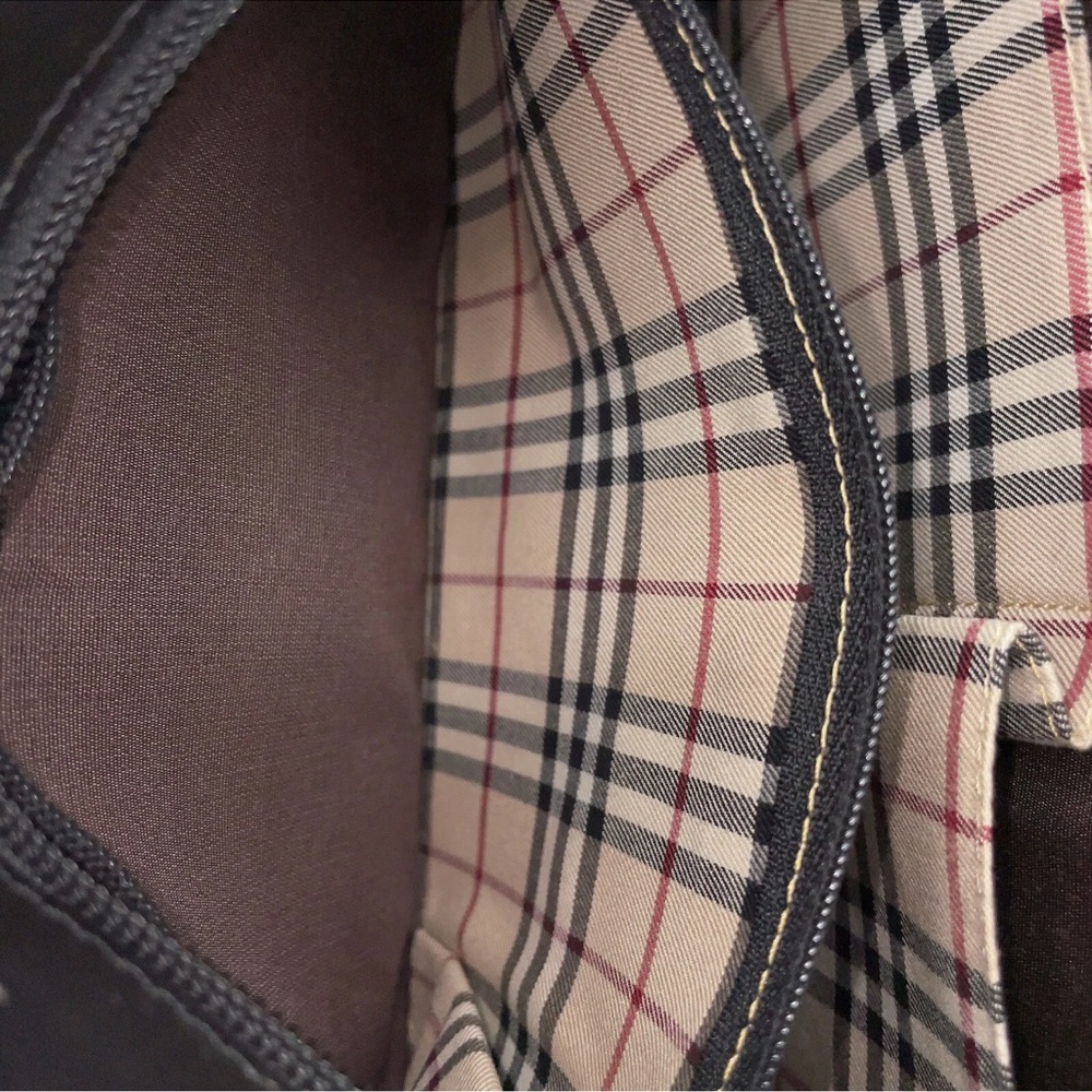 Burberry saffiano leather tote bag with a Cherry Charm - Picture 9 of 13